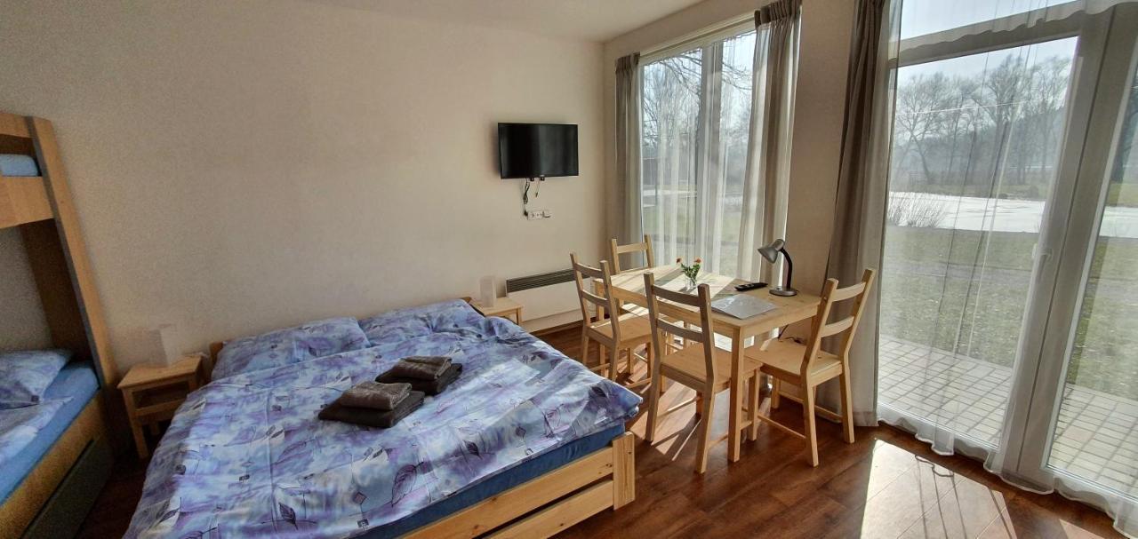 Penzion Amfik Bukovina Popovice  Экстерьер фото