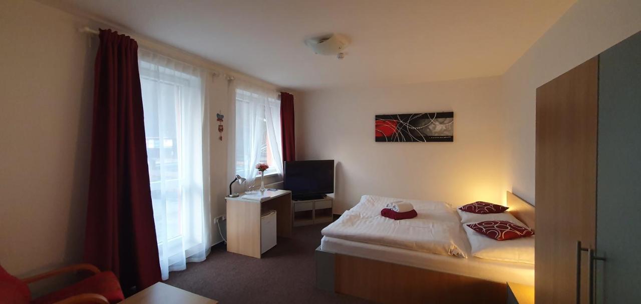 Penzion Amfik Bukovina Popovice  Экстерьер фото