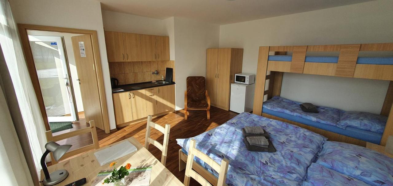 Penzion Amfik Bukovina Popovice  Экстерьер фото