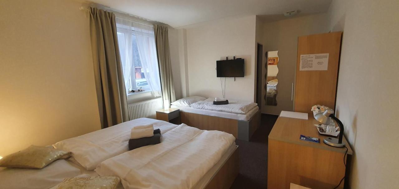 Penzion Amfik Bukovina Popovice  Экстерьер фото