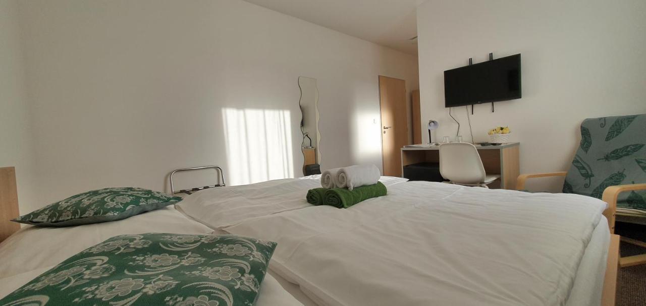Penzion Amfik Bukovina Popovice  Экстерьер фото