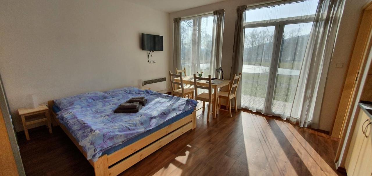 Penzion Amfik Bukovina Popovice  Экстерьер фото