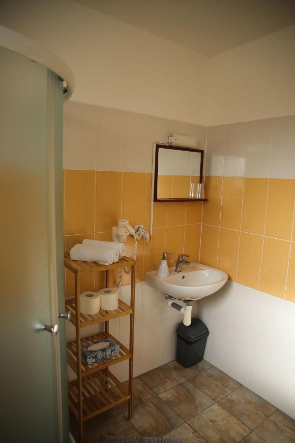 Penzion Amfik Bukovina Popovice  Экстерьер фото