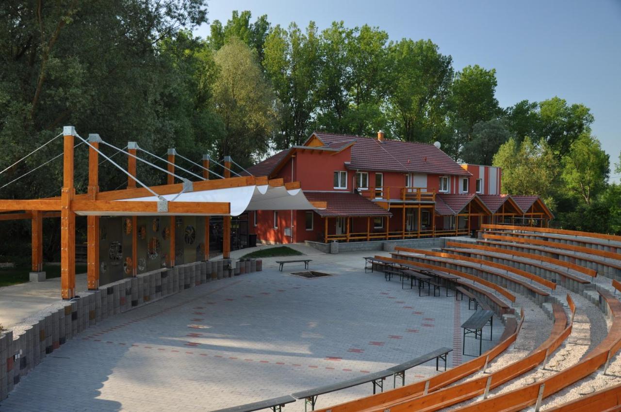 Penzion Amfik Bukovina Popovice  Экстерьер фото