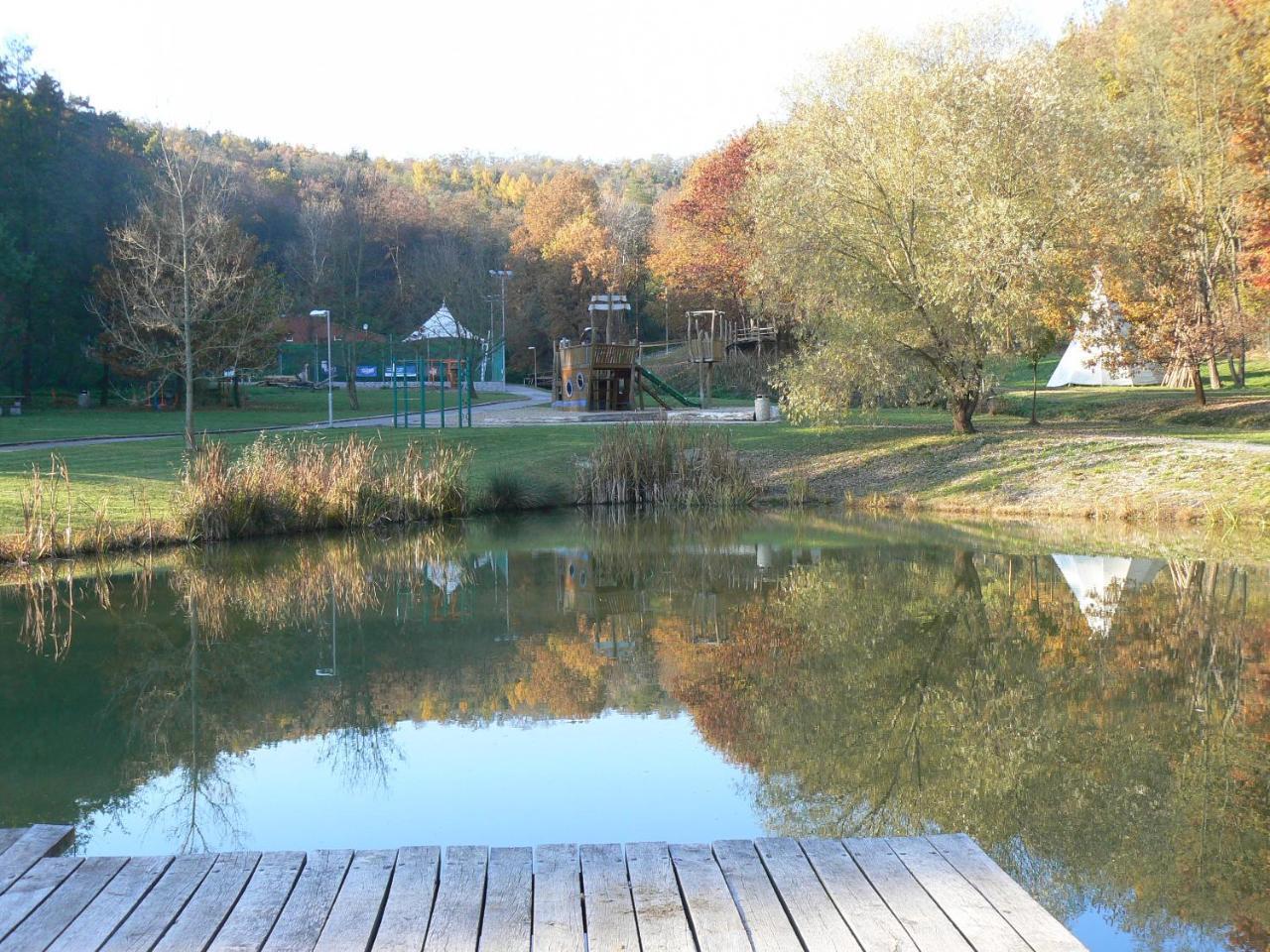 Penzion Amfik Bukovina Popovice  Экстерьер фото