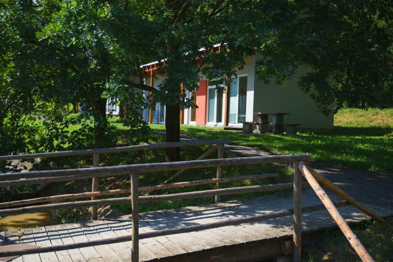 Penzion Amfik Bukovina Popovice  Экстерьер фото