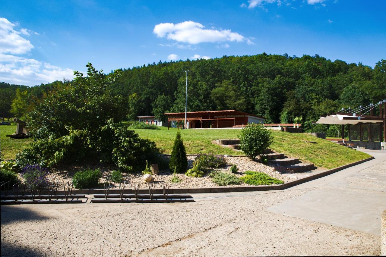 Penzion Amfik Bukovina Popovice  Экстерьер фото