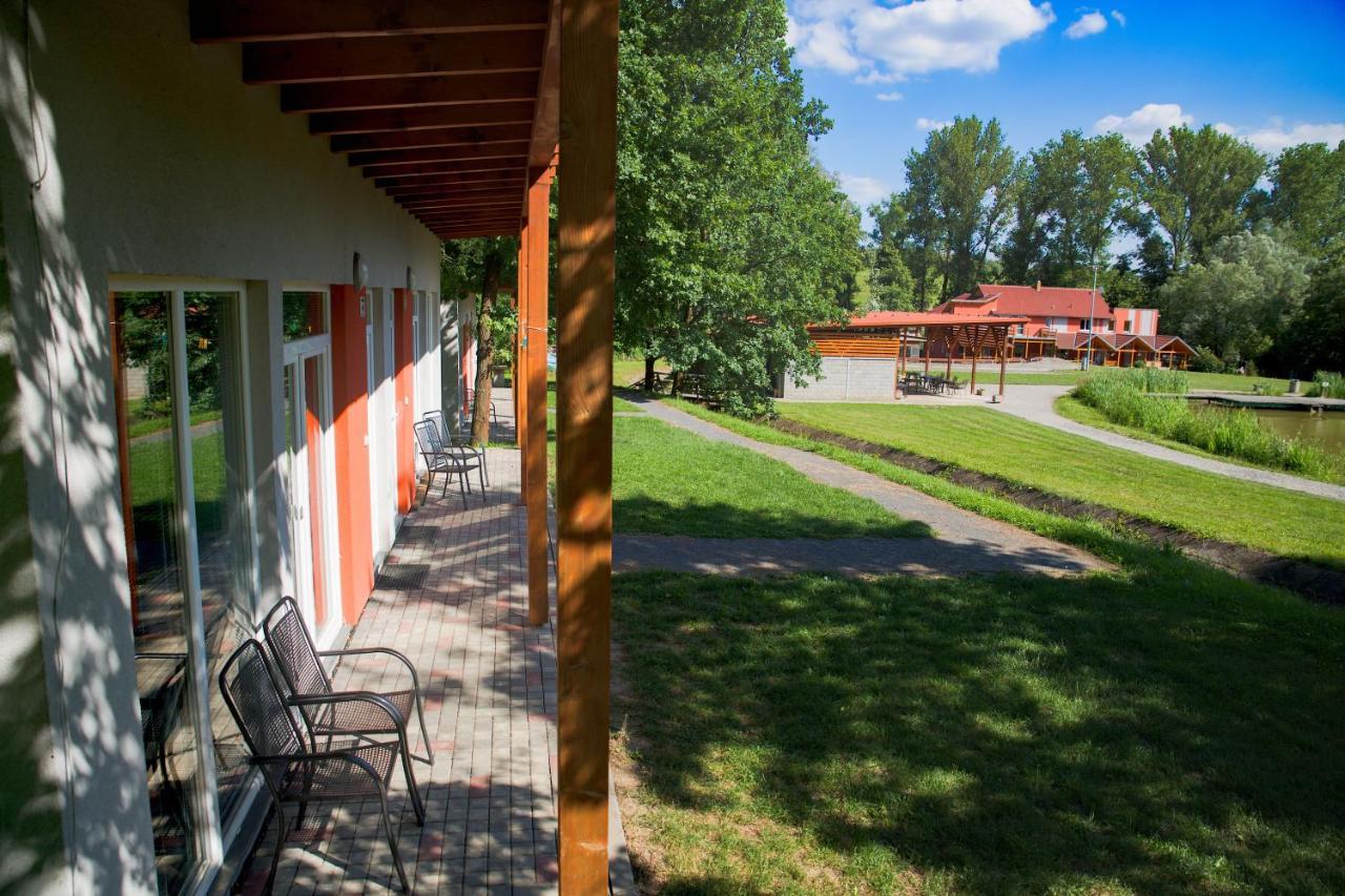 Penzion Amfik Bukovina Popovice  Экстерьер фото