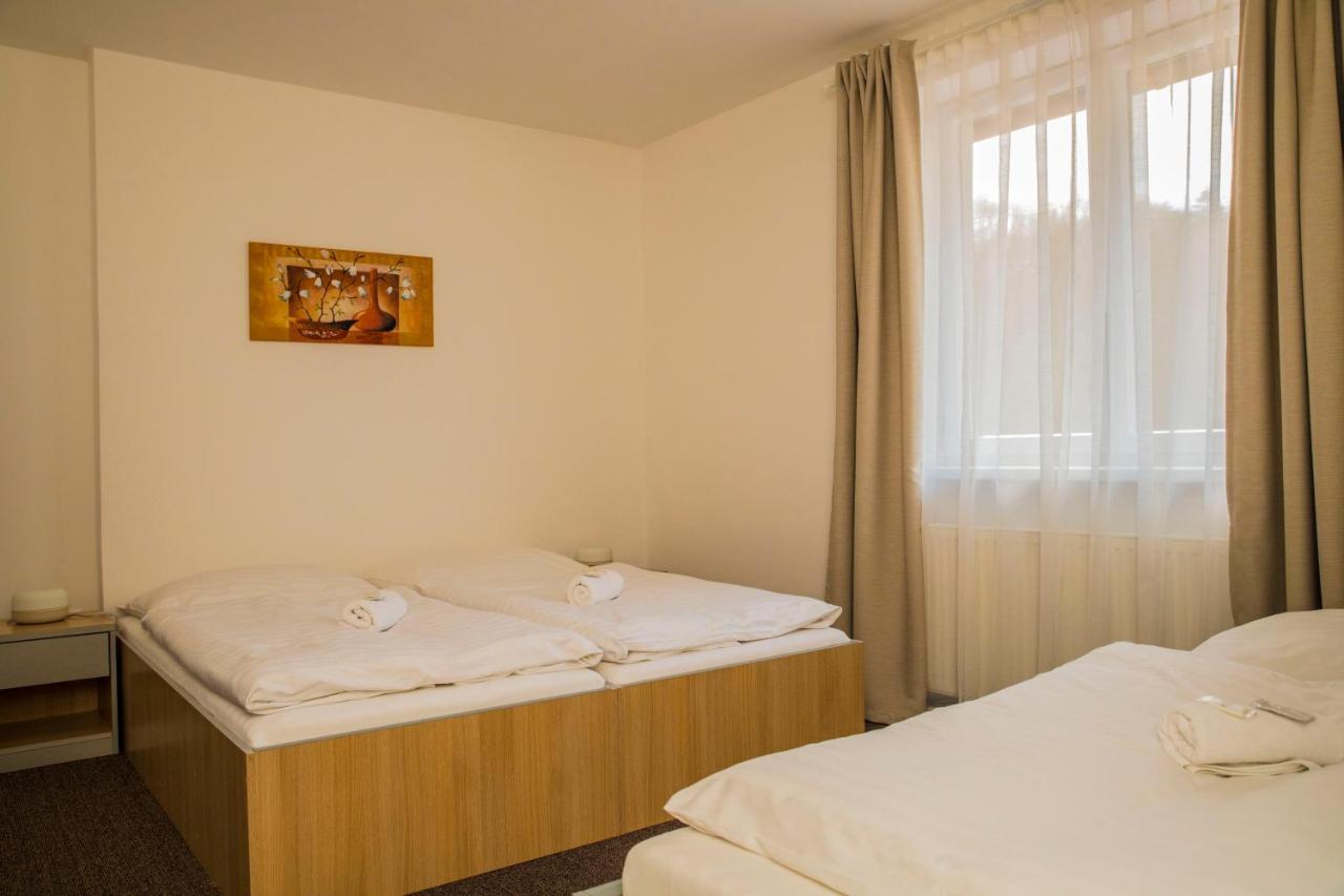 Penzion Amfik Bukovina Popovice  Экстерьер фото